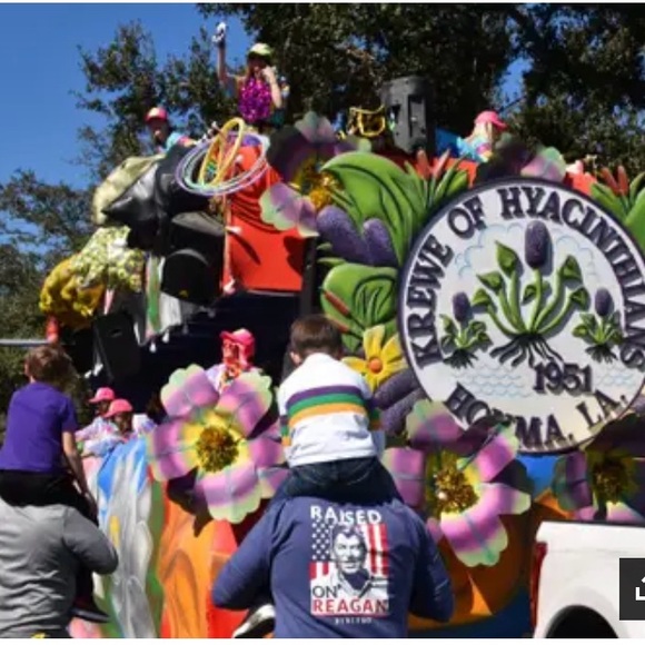 Plus size fun fashion here - Picture 12 of 13